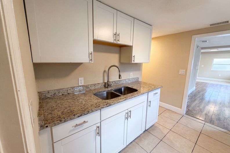Photo 9 of 23 of 1506 W 16th St, Sanford, FL