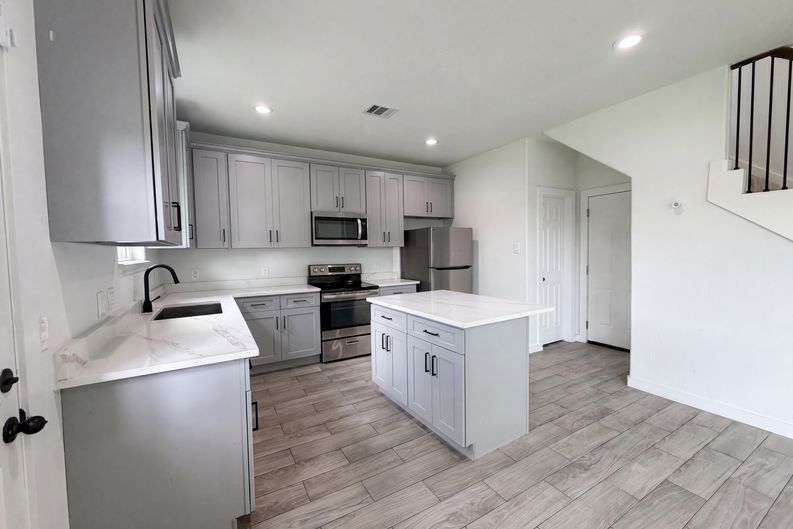 Photo 7 of 20 of 6711 Rowell Ct, Missouri City, TX