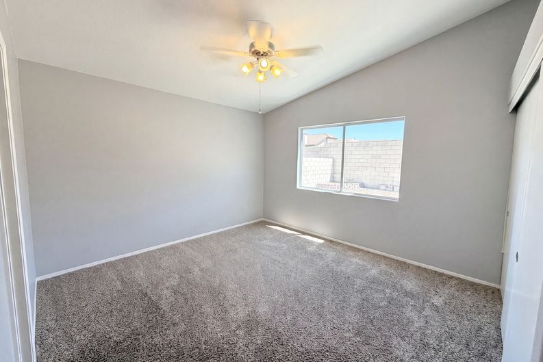 Photo 4 of 33 of 9121 Indian Breeze Dr, Las Vegas, NV