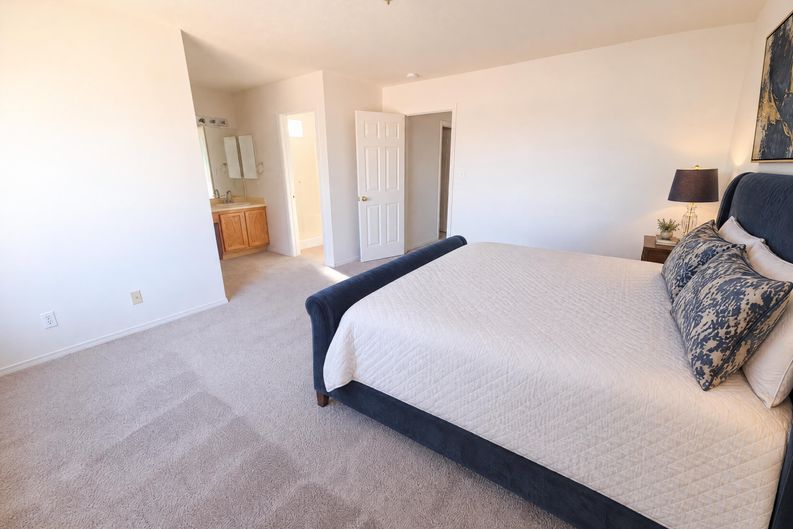 Photo 8 of 18 of 5051 27th Ave NE, Rio Rancho, NM