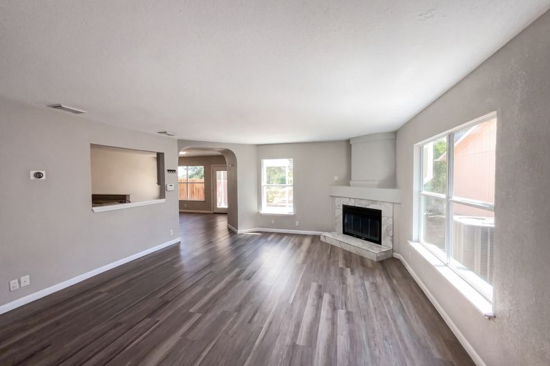 Photo 3 of 23 of 9646 Ivy Plain Dr, San Antonio, TX