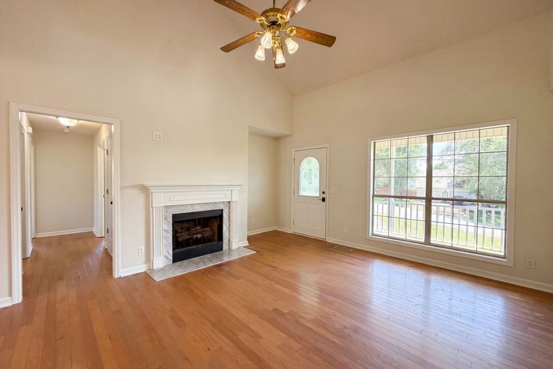 Photo 7 of 15 of 1037 Shadowbrook Dr, Greenbrier, TN