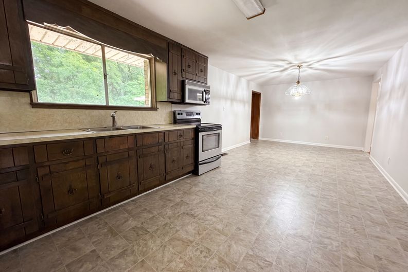 Photo 14 of 16 of 624 Belview St, Bessemer, AL