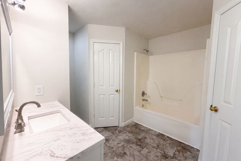 Photo 19 of 28 of 125 Ivanhoe Ct, Murfreesboro, TN