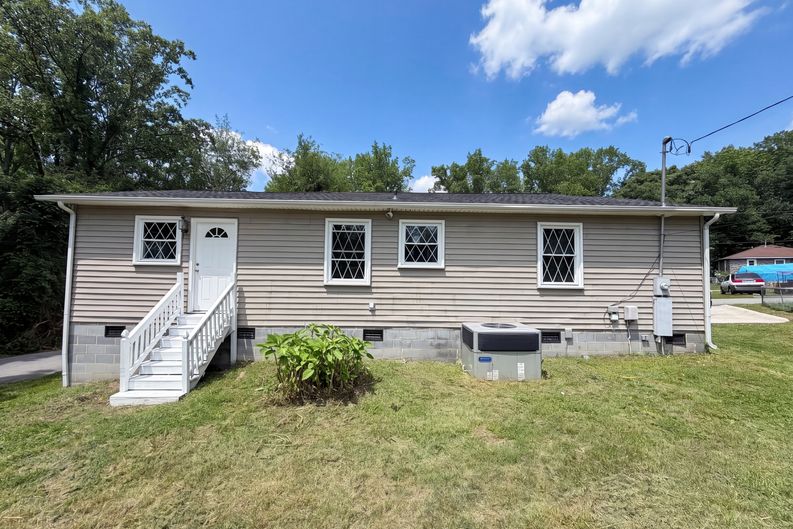 Photo 5 of 13 of 313 Black St, Cherryville, NC