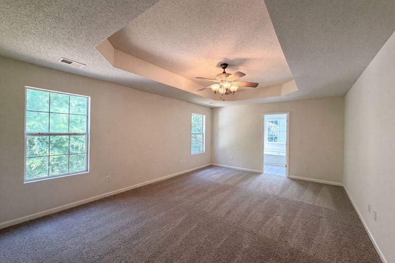 Photo 4 of 29 of 6257 Polar Fox Ct, Riverdale, GA