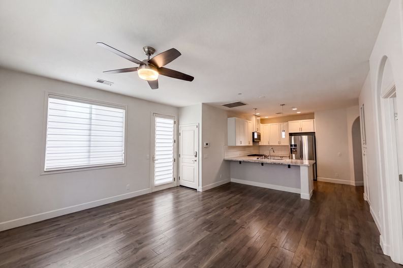 Photo 9 of 28 of 4920 Ocean Ln, Elk Grove, CA