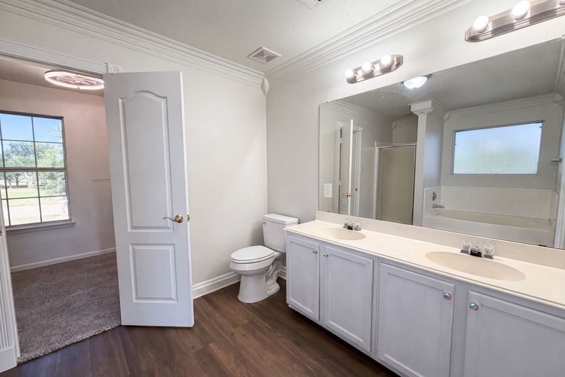 Photo 10 of 21 of 3940 Victory Ct, Midlothian, TX