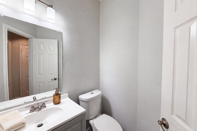 Photo 20 of 27 of 7707 Windmere Ct, Irving, TX