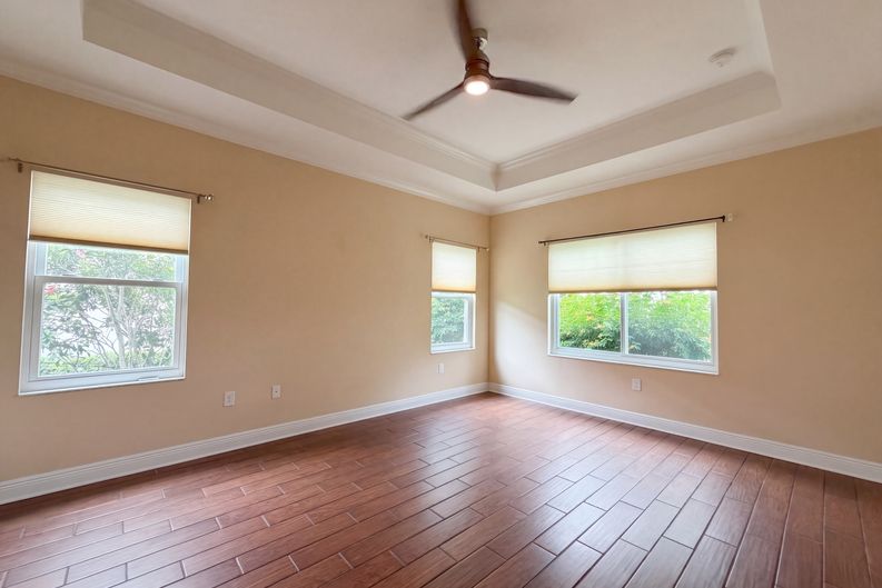 Photo 4 of 24 of 1121 Thornbury Dr, Parrish, FL