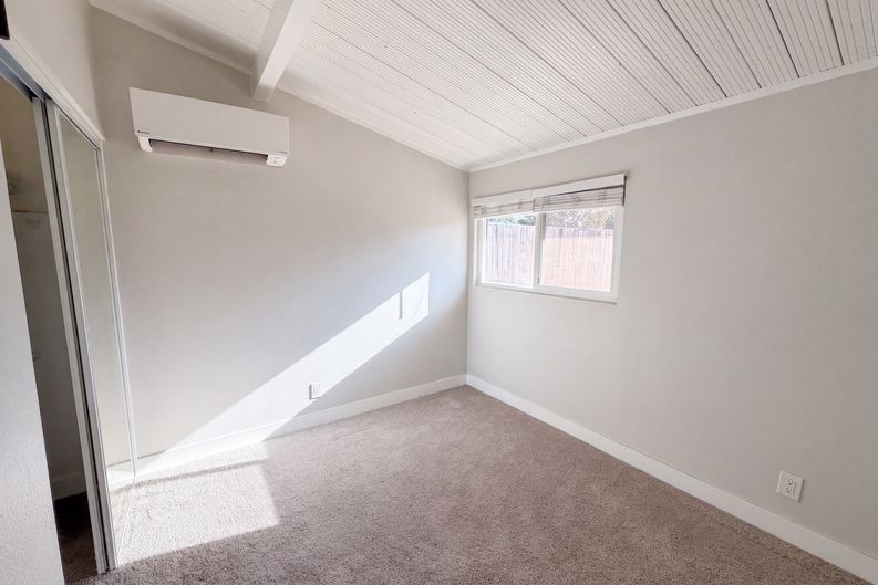 Photo 4 of 14 of 8869 Tangelo Ave, Fontana, CA