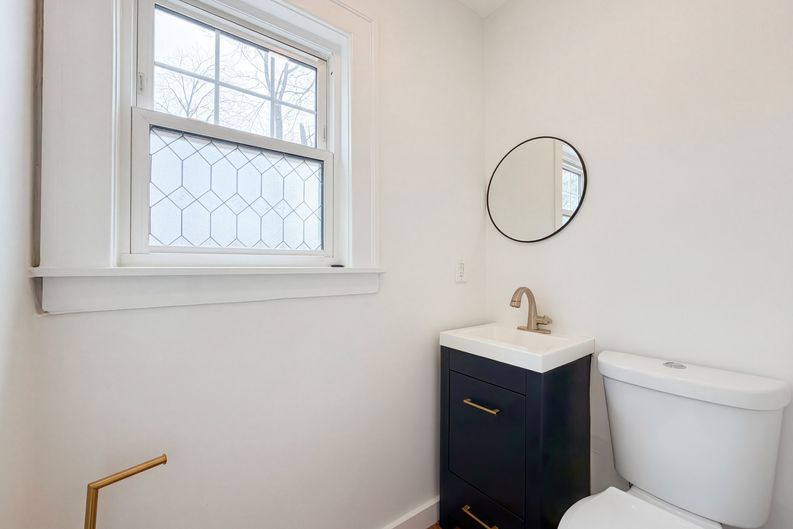 Photo 9 of 18 of 10 Perrot St, Worcester, MA