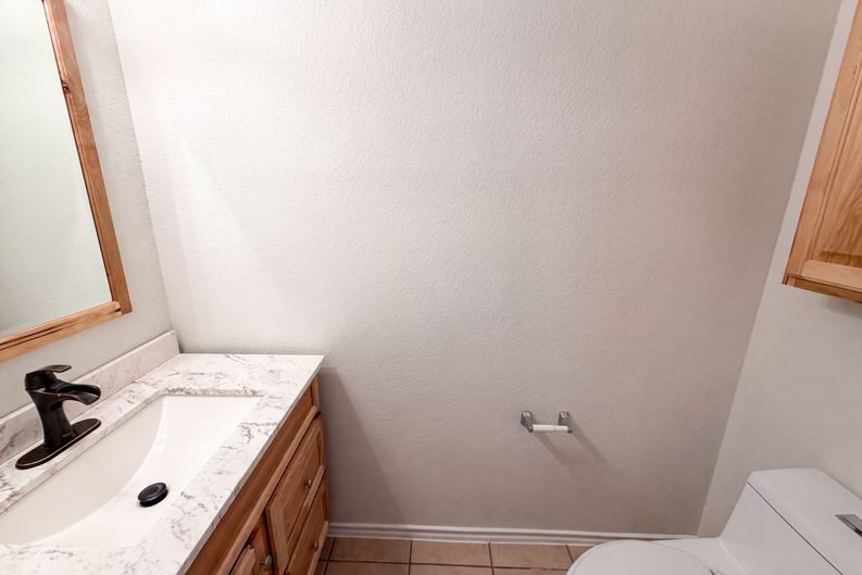 Photo 6 of 20 of 206 Almquist St, Hutto, TX