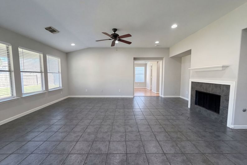 Photo 7 of 19 of 19822 Rippling Brook Ln, Tomball, TX