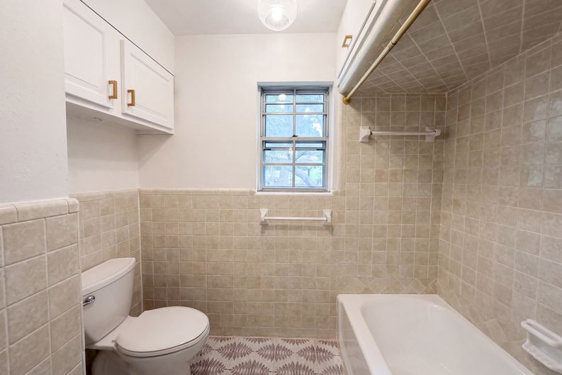 Photo 13 of 24 of 8839 Sweetwater Dr, Dallas, TX
