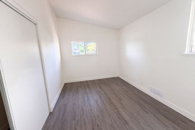 Photo 11 of 29 of 4224 Boone Ln, Sacramento, CA