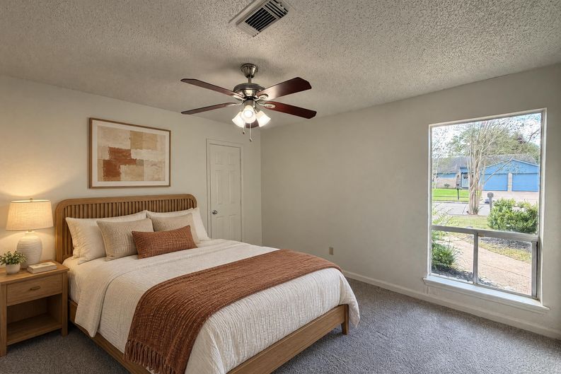 Photo 11 of 17 of 15803 Dunmoor Dr, Houston, TX