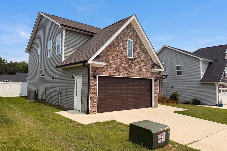 Photo 32 of 37 of 7463 Buckview Ct, Kernersville, NC