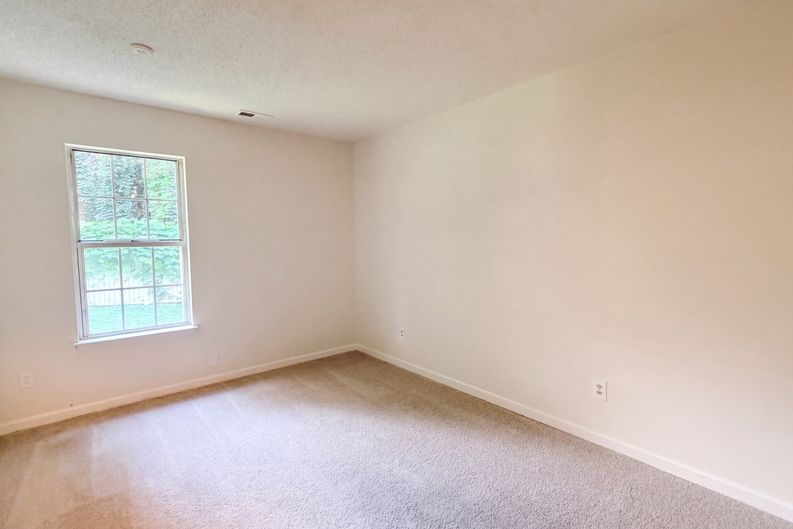 Photo 10 of 17 of 6223 Sunbridge Ct, Charlotte, NC