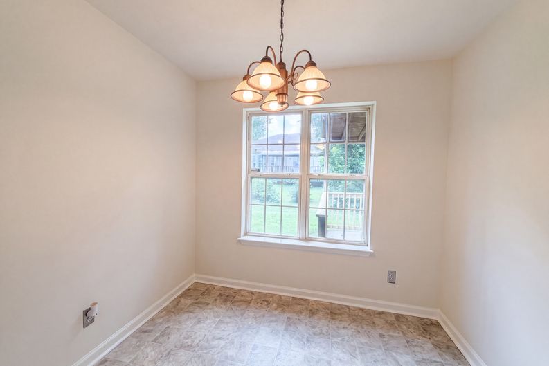 Photo 6 of 20 of 499 Holland Ridge Dr, La Vergne, TN