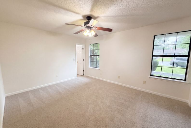 Photo 4 of 17 of 422 Allen Ct, Ladson, SC