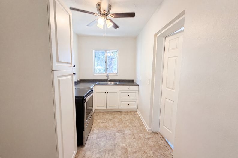 Photo 12 of 18 of 2235 45th Ave N, Saint Petersburg, FL