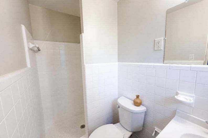 Photo 21 of 24 of 411 W Seminole Ave, Eustis, FL