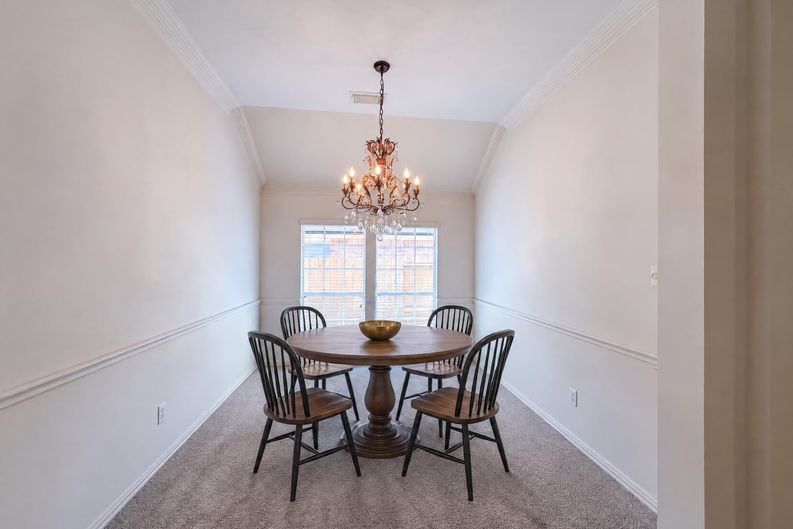 Photo 9 of 24 of 5307 Chatham Hill Ln, Houston, TX