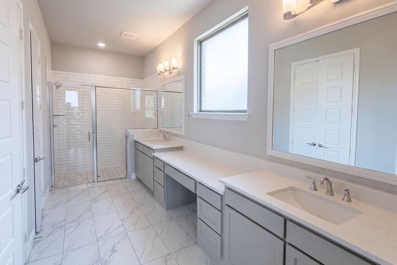 Photo 7 of 26 of 7592 Sanctuary Dr, Frisco, TX