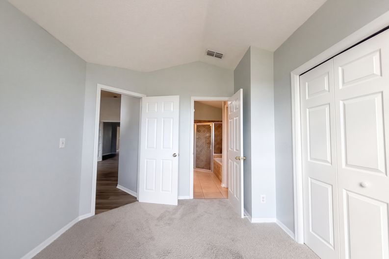 Photo 4 of 41 of 9703 Glenpointe Dr, Riverview, FL