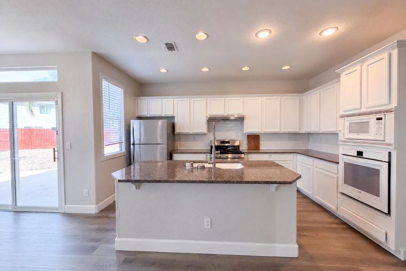 Photo 16 of 35 of 2571 Cantara Ct, Sacramento, CA