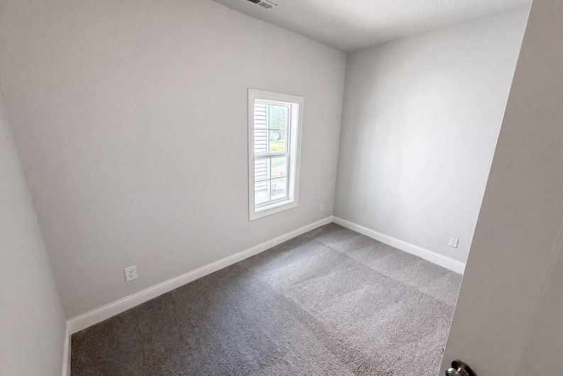 Photo 4 of 21 of 2615 Boulevard Pl, Indianapolis, IN