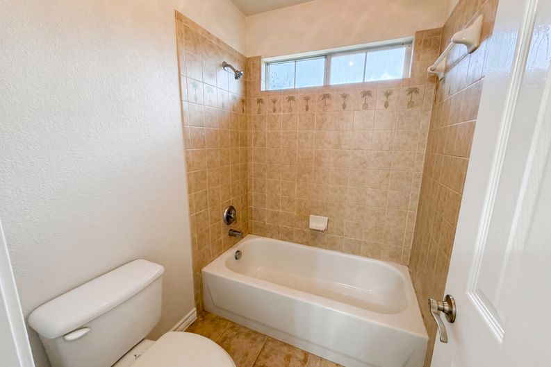 Photo 20 of 28 of 1126 Glencoe Dr, Glenn Heights, TX