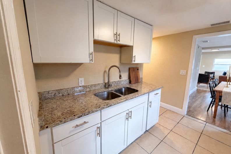 Photo 9 of 23 of 1506 W 16th St, Sanford, FL