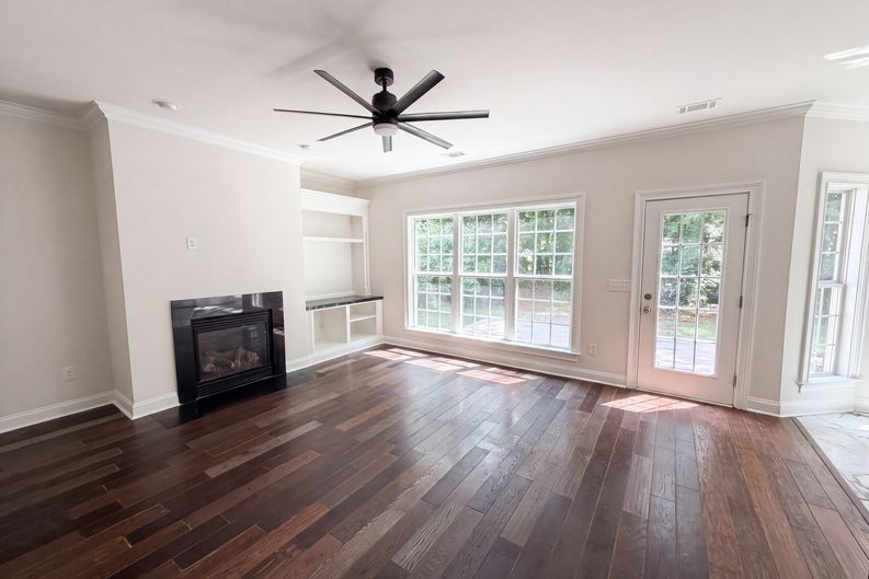 Photo 7 of 23 of 6420 Torrence Trace Dr, Huntersville, NC