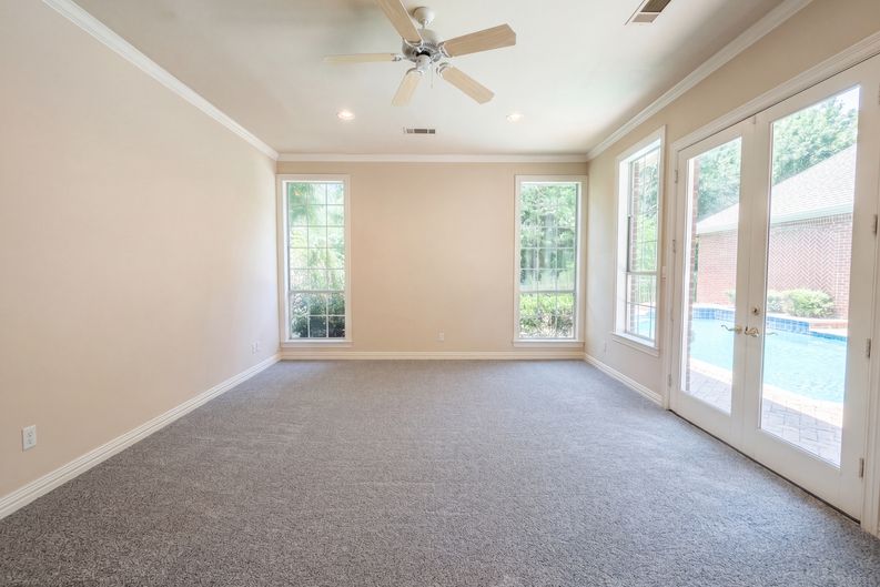Photo 9 of 27 of 2533 Vista Creek Ct, Garland, TX