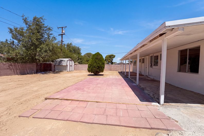 Photo 5 of 20 of 13325 Lamel St, Edwards, CA