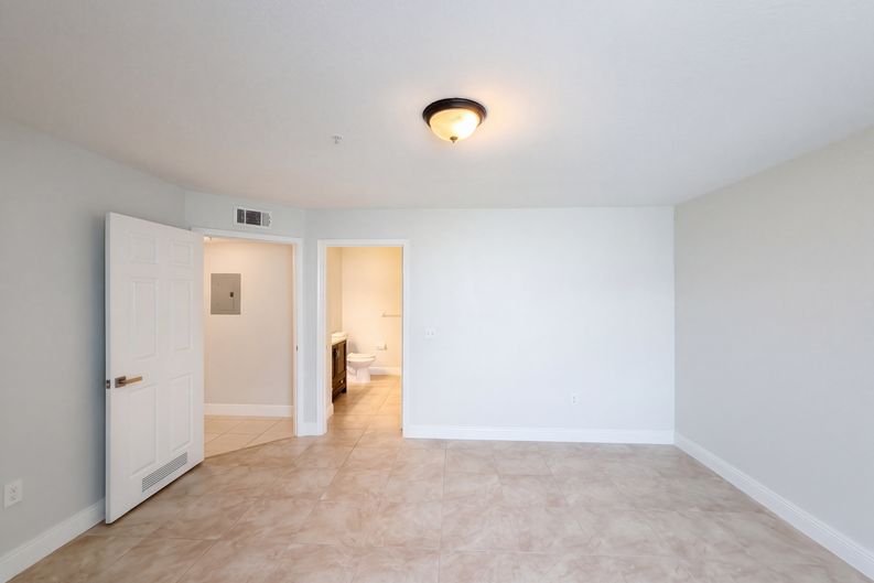 Photo 17 of 34 of 13838 Fairway Island Dr, Orlando, FL