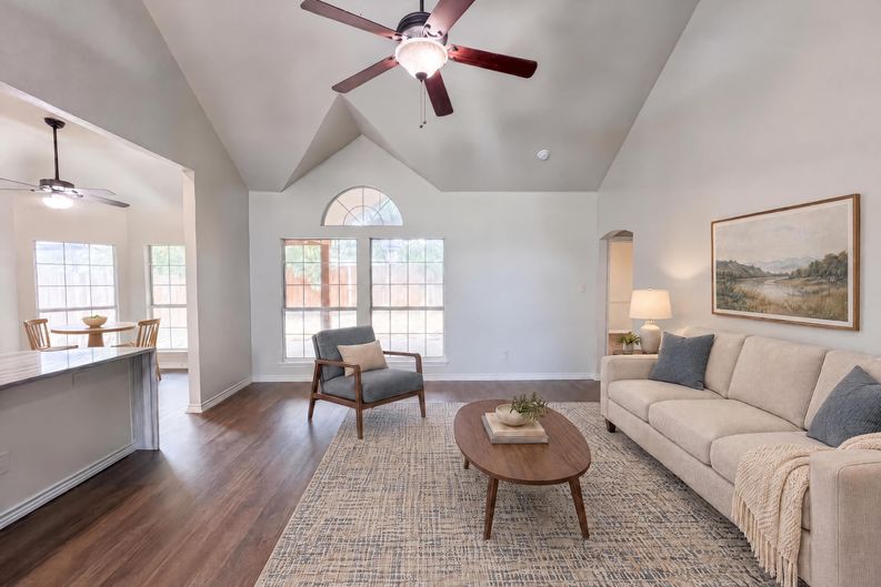 Photo 3 of 28 of 5821 Starboardway Dr, Fort Worth, TX