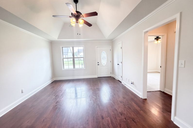 Photo 3 of 13 of 671 Fox Trail Ct, Clarksville, TN