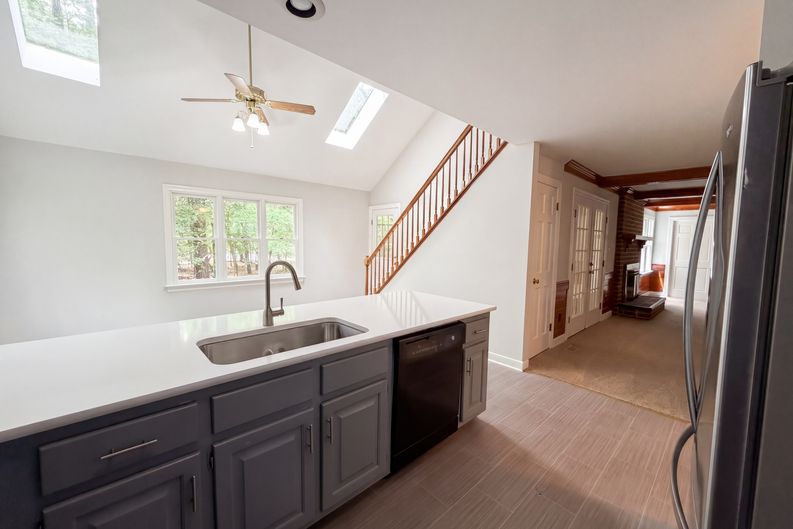 Photo 8 of 21 of 5517 W Bay Ct, Midlothian, VA