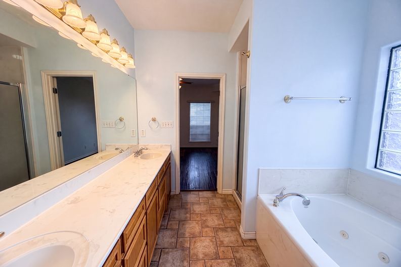 Photo 18 of 53 of 14925 Beal Dr, Corpus Christi, TX