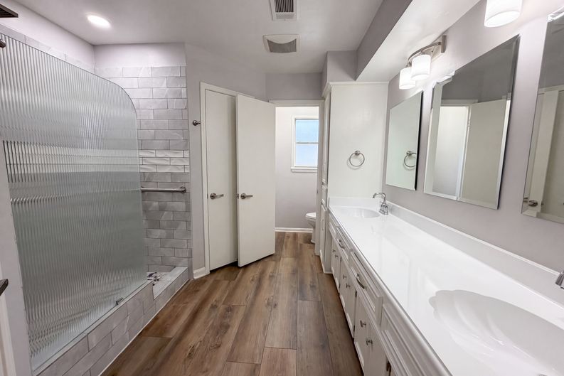 Photo 16 of 20 of 10327 Sweetwood Dr, Houston, TX