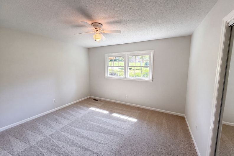Photo 11 of 18 of 4305 Dawnwood Dr, Gastonia, NC