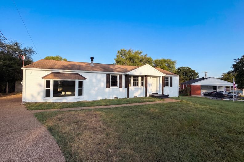 Photo 15 of 22 of 4921 Yorktown Rd, Nashville, TN