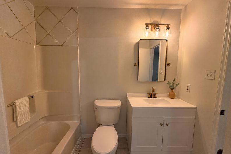 Photo 9 of 27 of 4043 Windward Dr, Tega Cay, SC