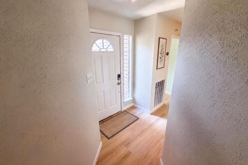 Photo 16 of 20 of 318 Floravista Dr, Webster, TX