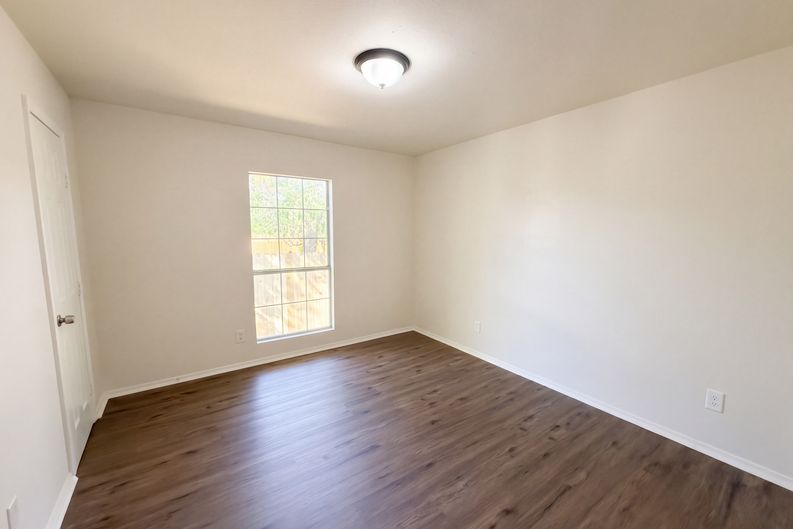 Photo 17 of 29 of 1710 Cumberland Dr, Garland, TX