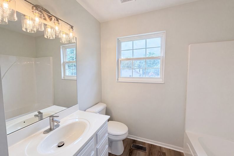 Photo 13 of 25 of 4213 Mallard Dr, Batavia, OH