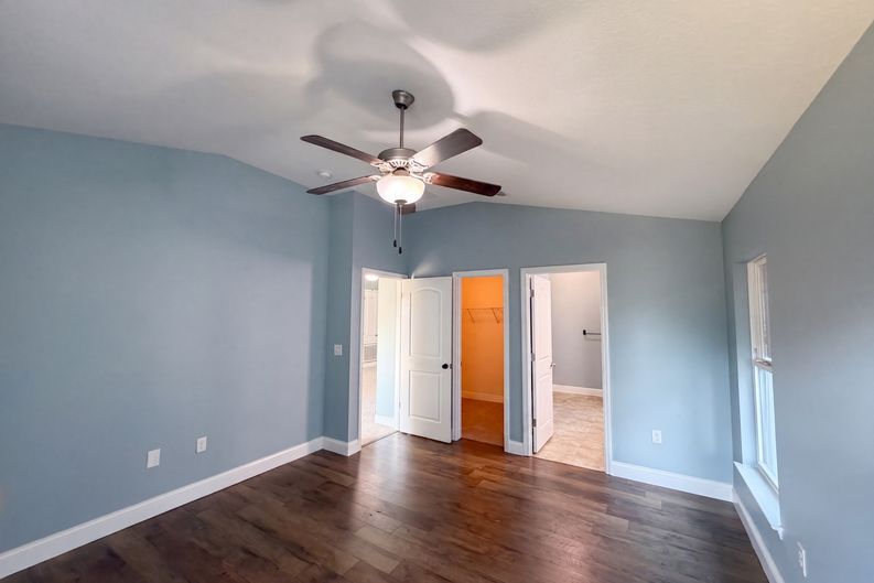 Photo 4 of 26 of 1229 Longville Cir, Tavares, FL